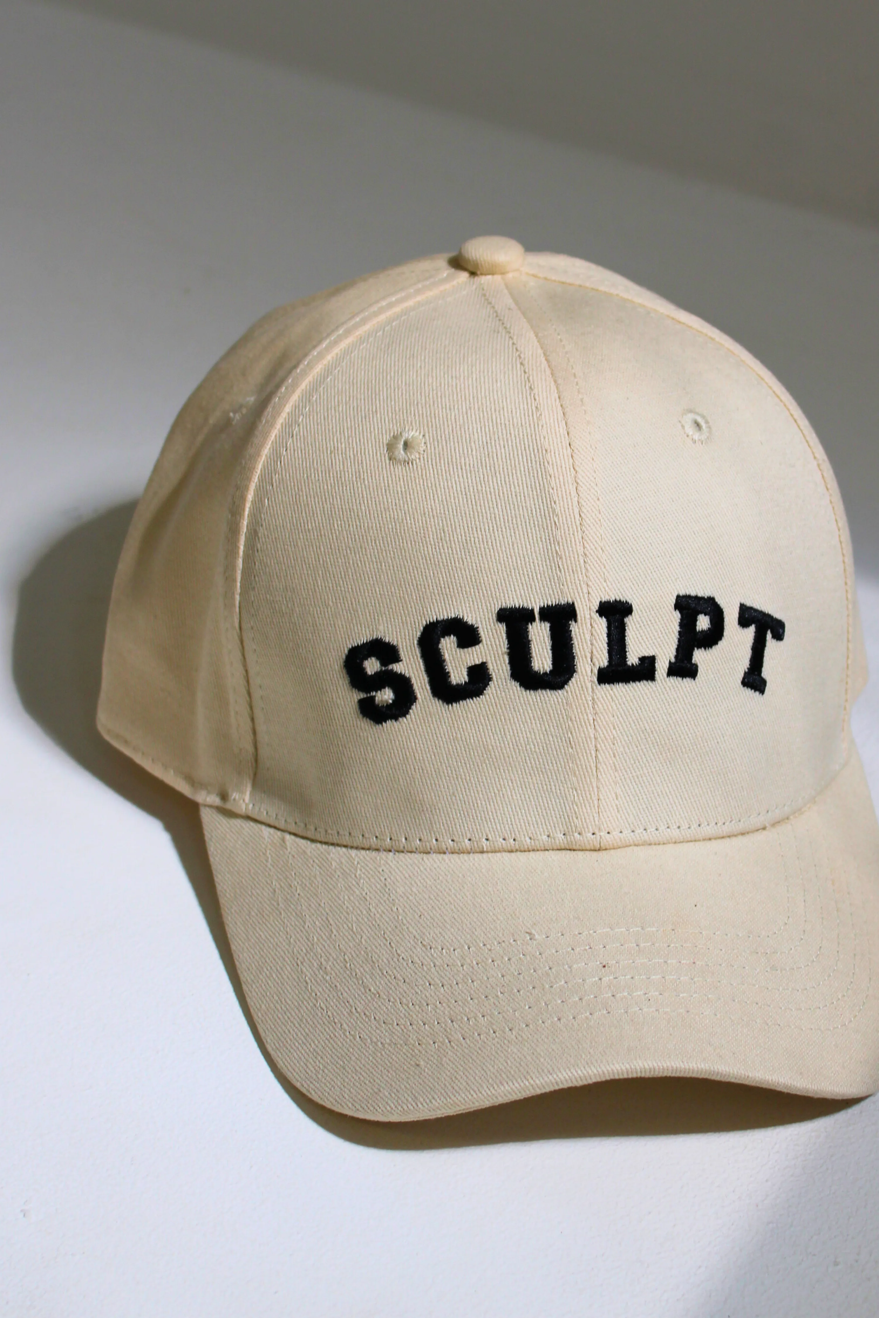 Sculpt Signature Embroidered Cap Vanilla