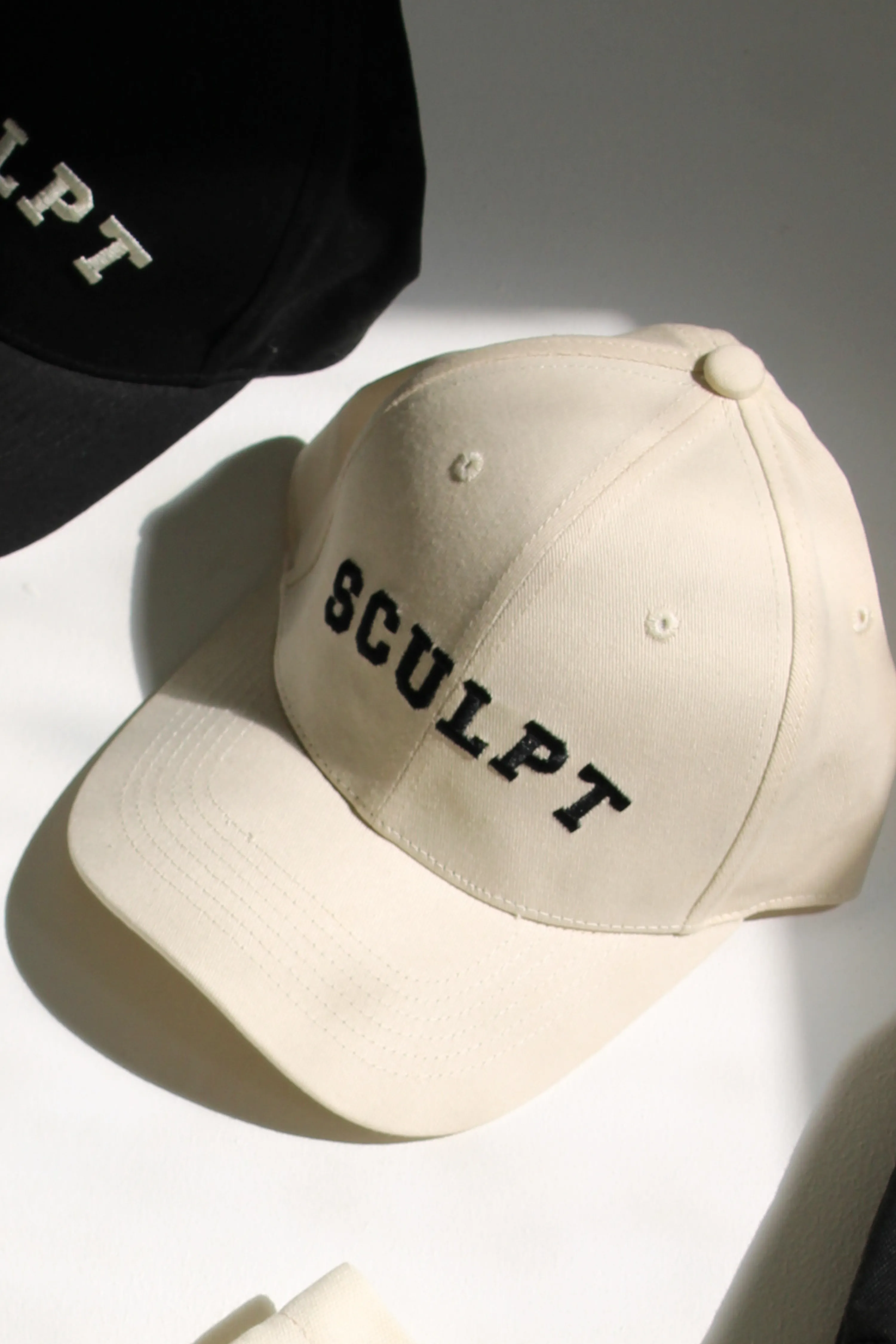 Sculpt Signature Embroidered Cap Vanilla