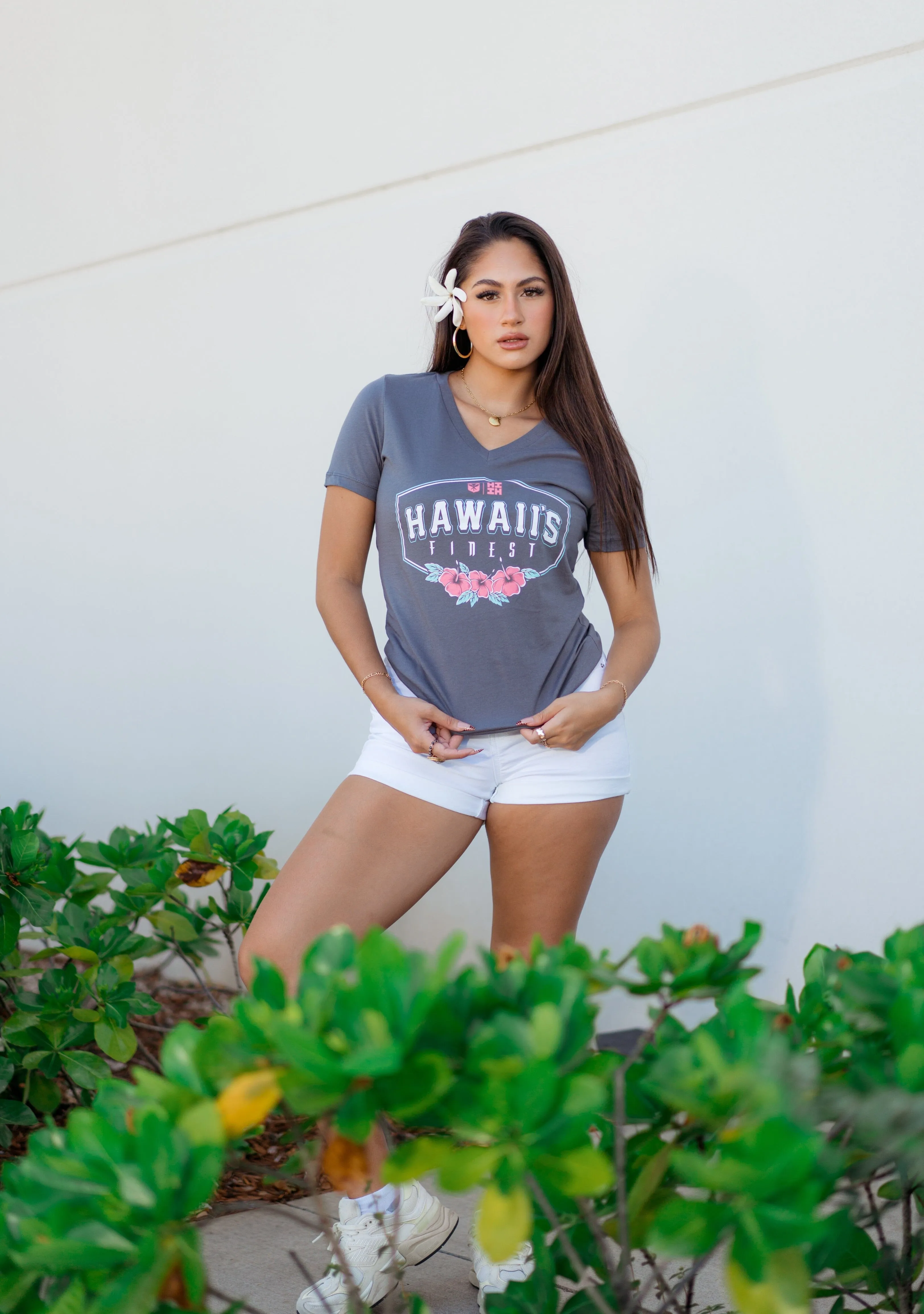 WOMEN'S HIBISCUS CREST CHARCOAL TOP